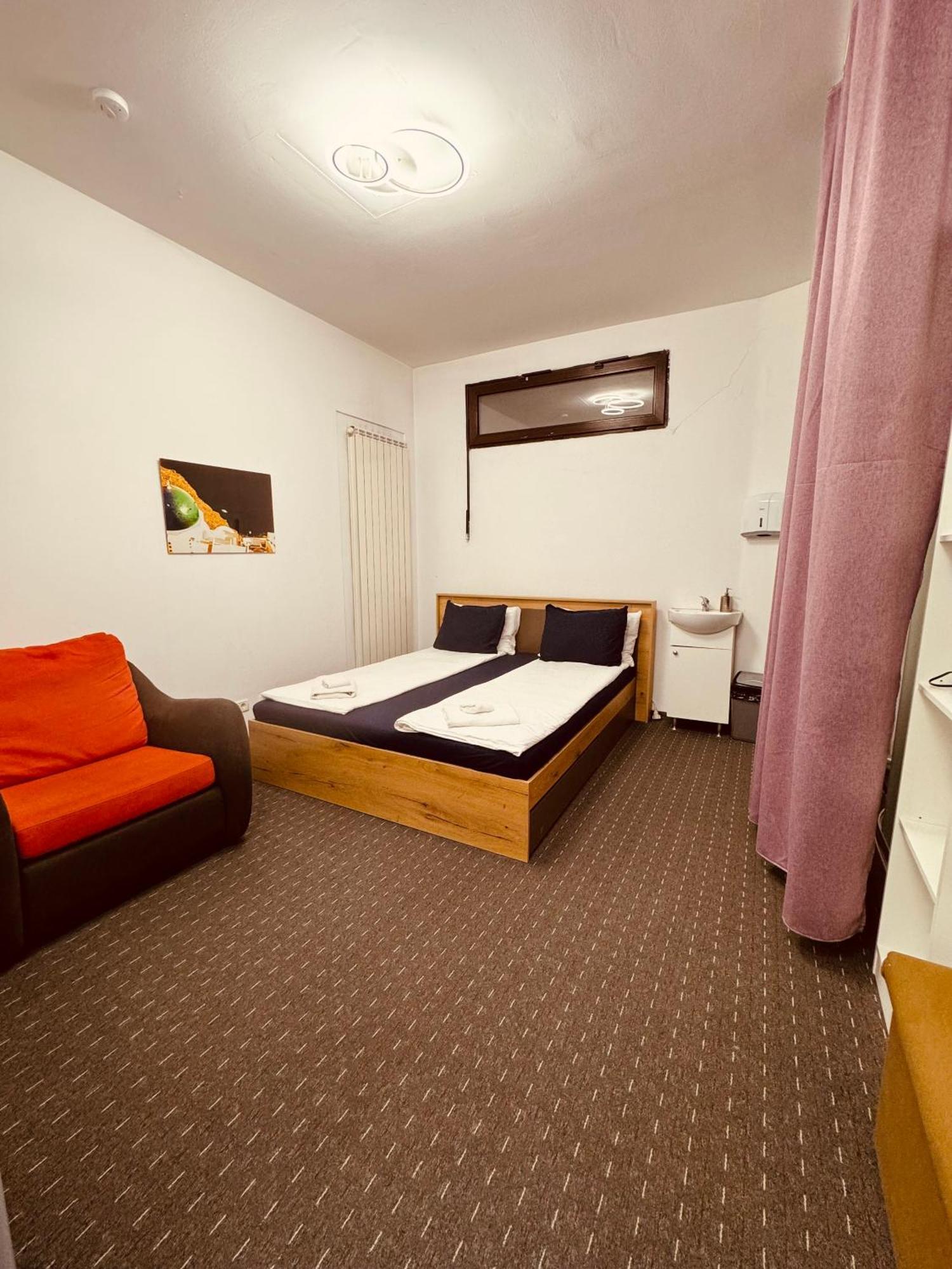 Central Hostel Partener Oradea Exterior photo